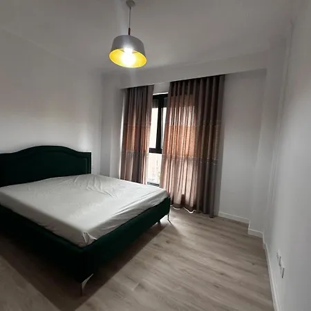 Erna Apartment Tirana Bazaar דירה *